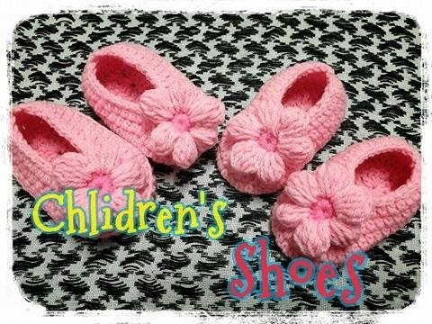 How to Crochet Children's flower shoes.booties.slippers.shoes tutorial.baby shoes: ถักรองเท้าเด็ก