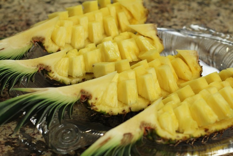 How To Cut A Pineapple Fruit Display Easily In 6 min. by Rockin Robin