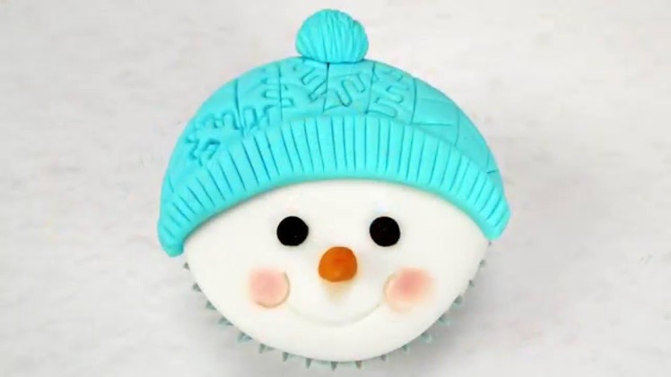Super Easy Snowman Cupcake