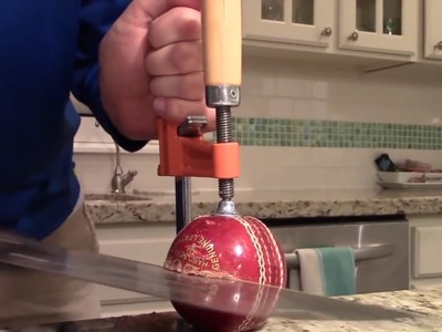 What's inside a Cricket Ball?