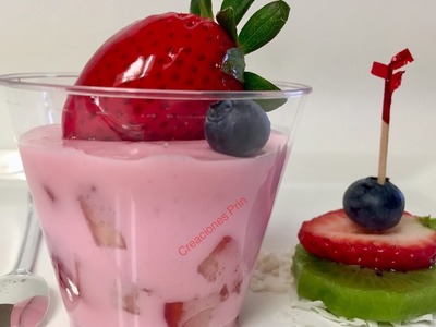 Gelatinas  de Fresa con Yogurt Natural individuales.