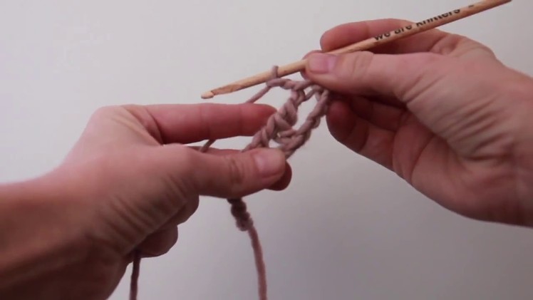 How to crochet crossed stitches | WE ARE KNITTERS