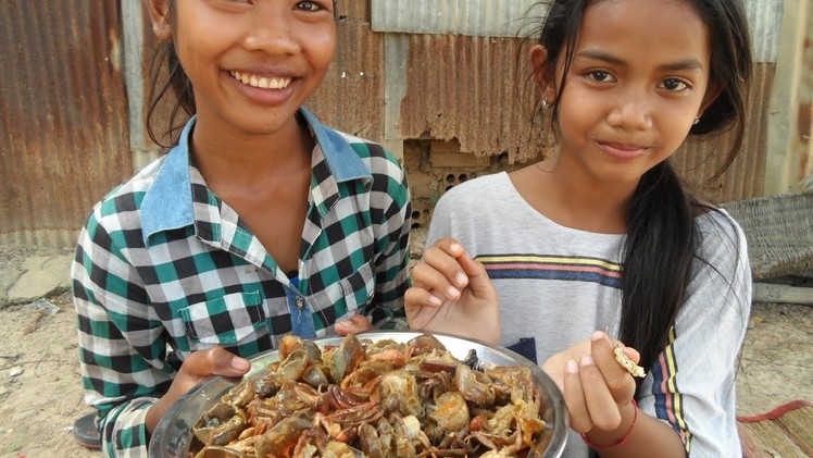 Food Khmer cooking in my village, How to cook crab fry #95