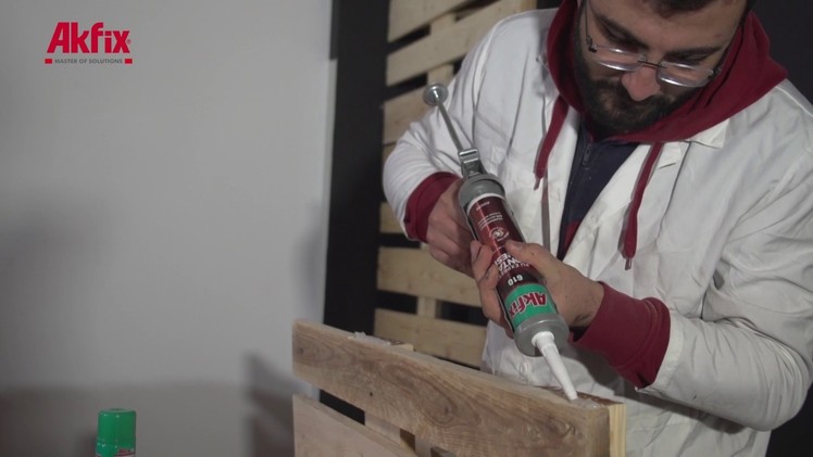 DIY - How to Build a Pallet Wall Shelf