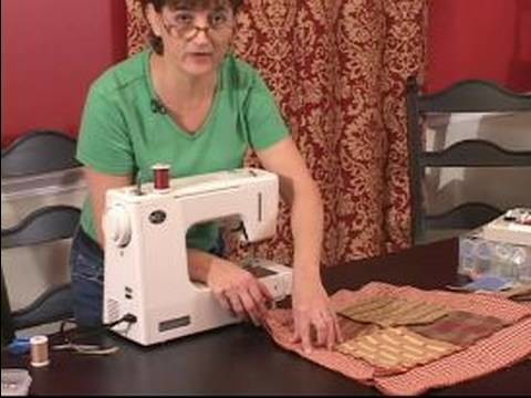 How to Make Decorative Pillows : How to Sew Decorative Pillow Edges