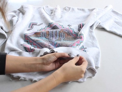 Fashion DIY | Cropped Sweatshirt