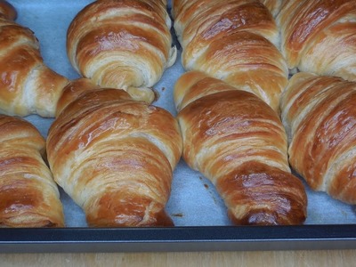 HOW TO MAKE CROISSANTS RECIPE - HOMEMADE CROISSANTS