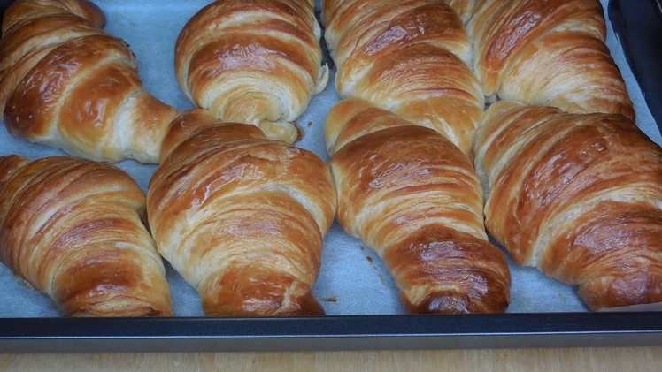 HOW TO MAKE CROISSANTS RECIPE - HOMEMADE CROISSANTS