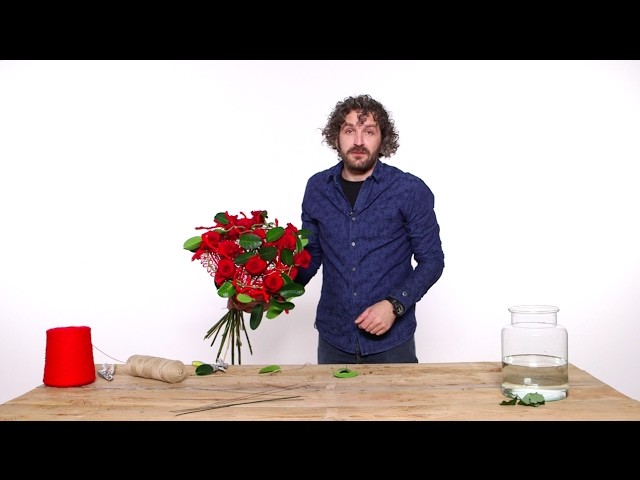Romantic Valentine's Day bouquet | Flower Factor How to Make | Powered by Arend Roses