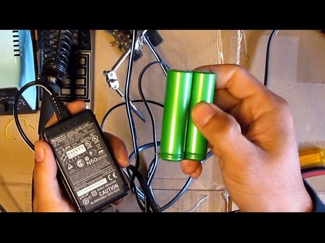 DIY: Make a 2S Li-ion (18650) 8.4V charger from a Camcorder.Camera charger