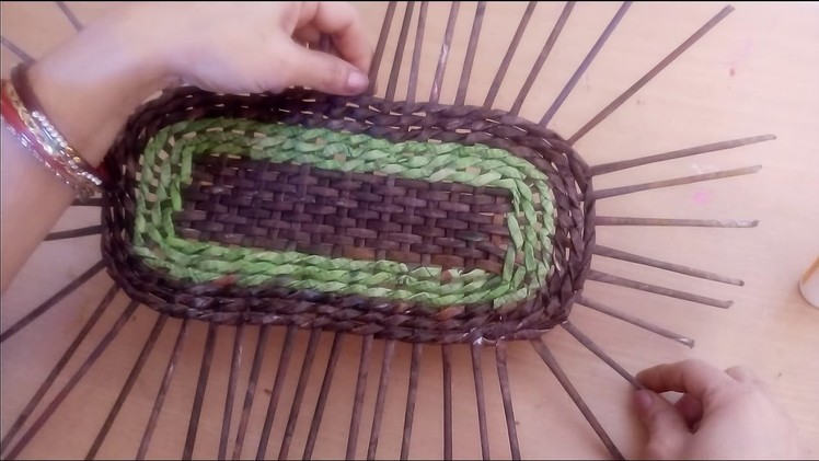 How To Weave A Oval Shape Bottom From Newspaper