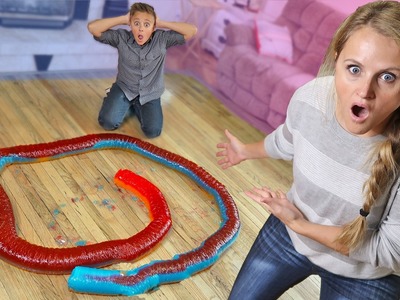 20 Foot Giant Gummy Snake Challenge DIY Giant Gummy Worm Candy!!