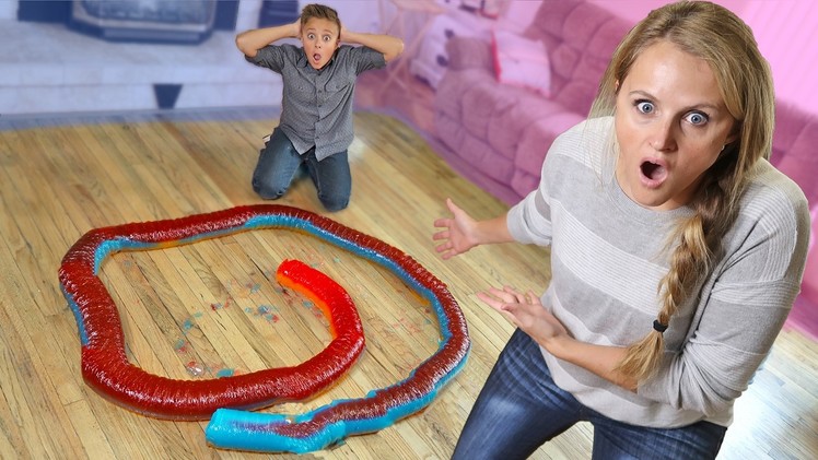 20 Foot Giant Gummy Snake Challenge DIY Giant Gummy Worm Candy!!