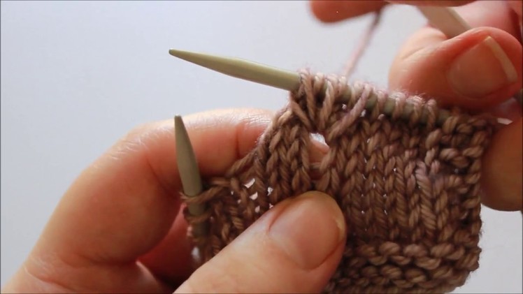 Technique Tutorial : how to draw a loop through your knitting