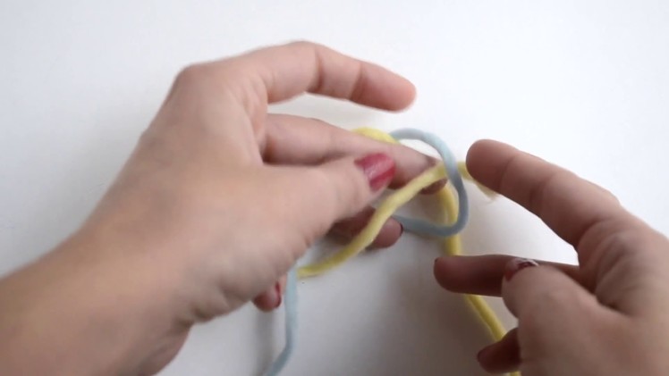How to make an invisible knot to join two yarn tails | We Are Knitters