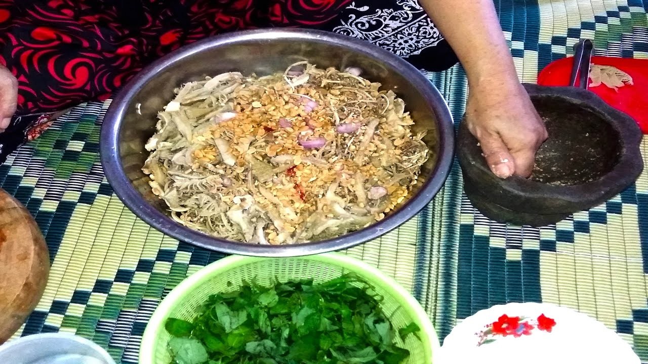 How To Make Banana Flower Salad With Beef Stomach - Cambodian Food In ...