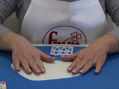 How to use the FMM Picket Fence Cutter to make a fondant picket fence tutorial