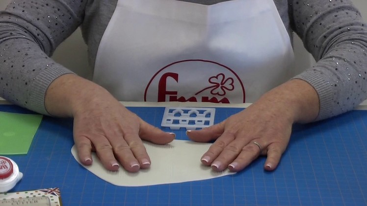 How to use the FMM Picket Fence Cutter to make a fondant picket fence tutorial
