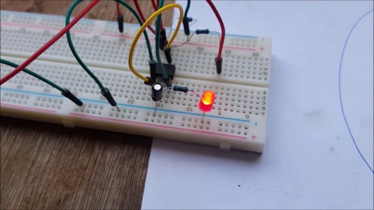 How to make a 555 timer oscillator circuit (TUTORIAL)