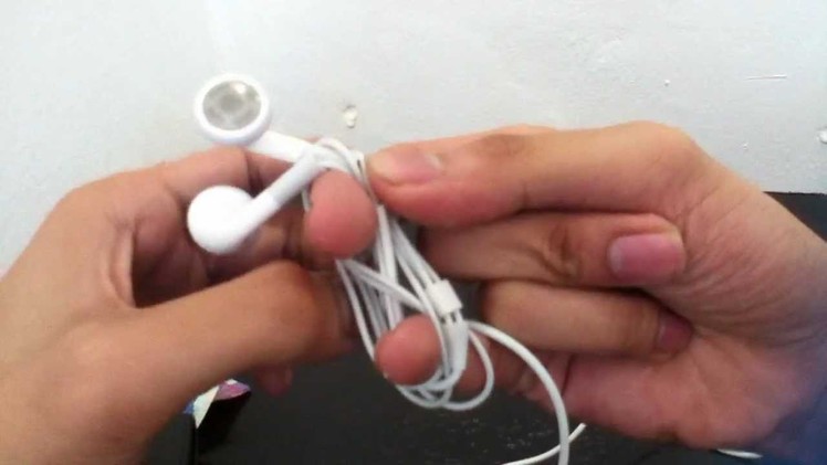 Prevent earphones from being tangled - life hack