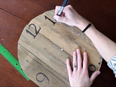 Pallet Wood Clock DIY Tutorial