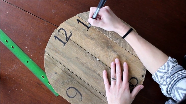 Pallet Wood Clock DIY Tutorial
