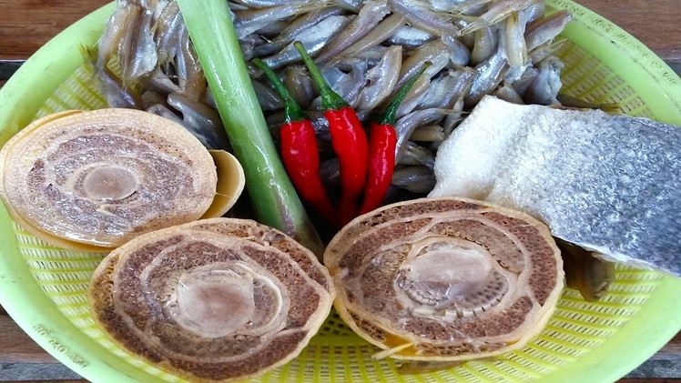 How Make Healthy Of Banana Flower With Small Fish - Cambodian Healthy Food Recipe - Food In Asia