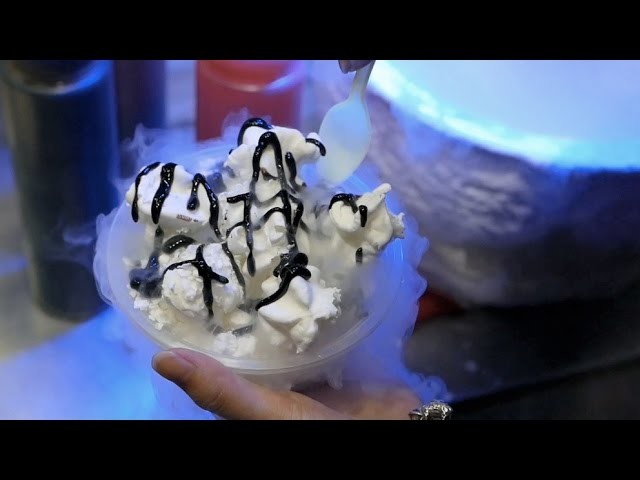 Chinese Street Food - Fast Freezing Liquid Nitrogen Ice Cream