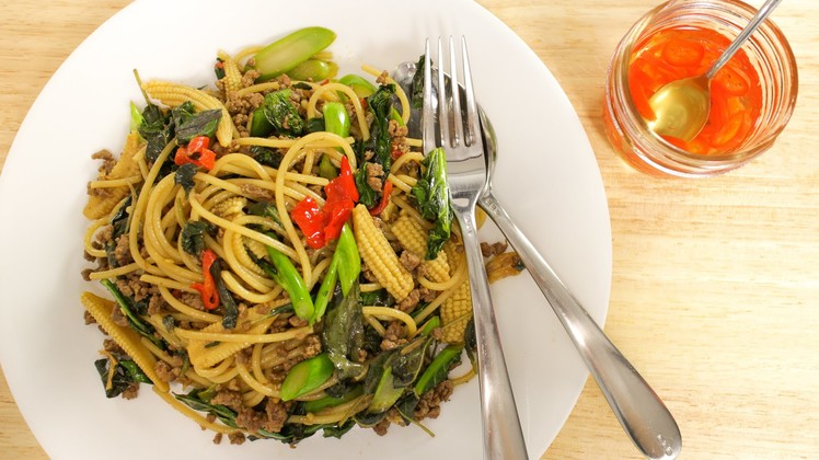 Drunken Spaghetti Recipe (Pad Kee Mao) ผัดขี้เมา - Hot Thai Kitchen