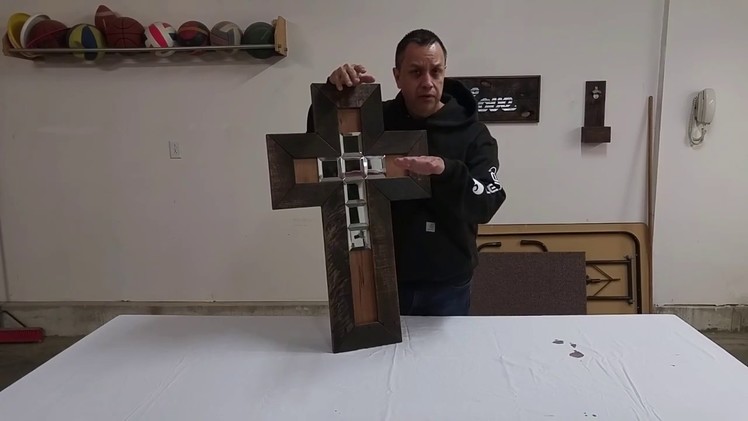 How to Make a Cross with Pallet Wood and Mirrors