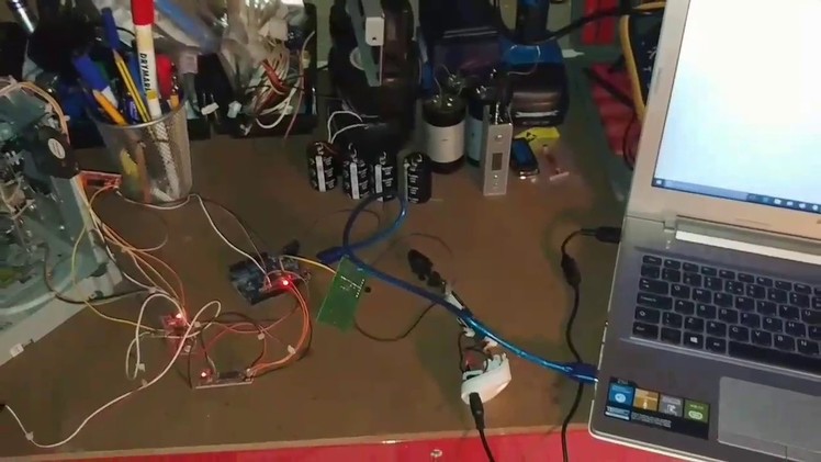 DIY 3D Printer: Controlling the 3D pen with an Arduino. 