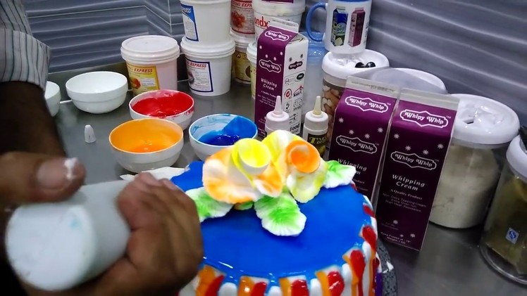 A tutorial of decorating cake with Whipy Whip Cream.