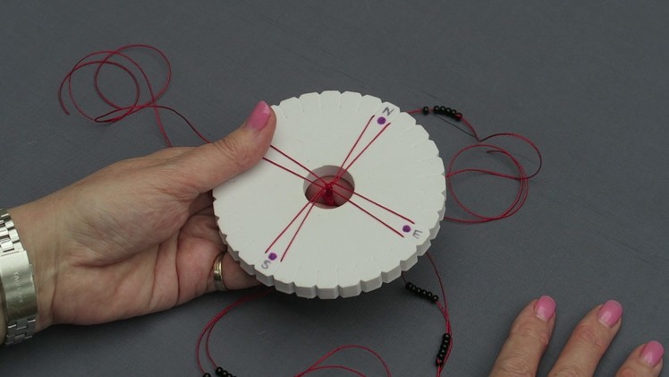 Braiding with beads on the round kumihimo disk