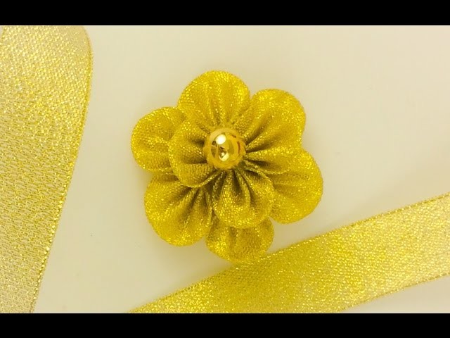 DIY: Kanzashi brooch by glitter ribbon