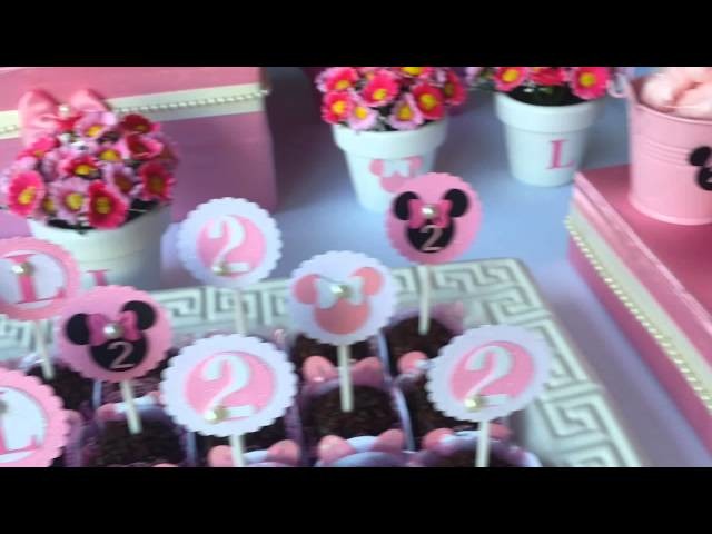 Minnie Mouse dessert table