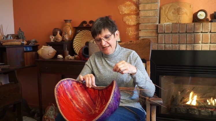 60 Sec Gourd Basket Weaving How-to:  Pine Needles