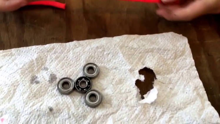 How to make a Fidget spinner from a old rollerblade.