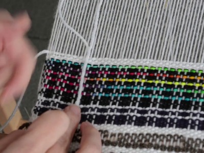 How to repair a broken warp thread in weaving