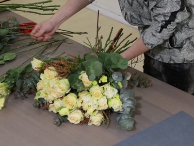How to arrange a Delightful Yellow Roses Bouquet