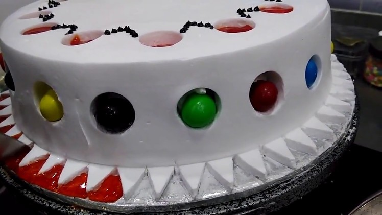 How to make a cake with whipy whip with well decoration.