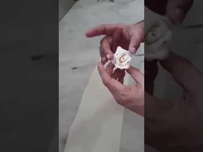 How to make roses with white chocolate.