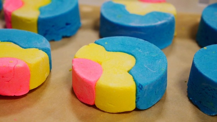 Lush How It's Made: Your Mother Should Know Bubble Bar