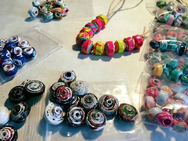 How To Make the Easiest Rolled Paper Beads Ever - Recycyled Paper Project