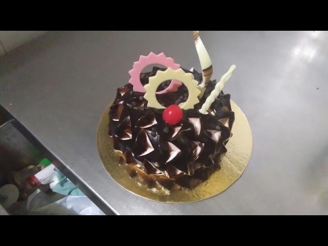 How To Decorate and Icing Chocolate Cake - Easy Cake Decoration