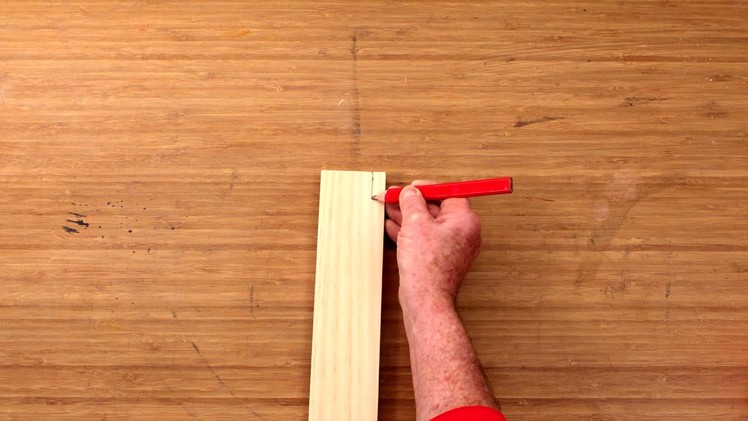 Learn How To Mark A Cut Line Without A Ruler - D.I.Y. At Bunnings