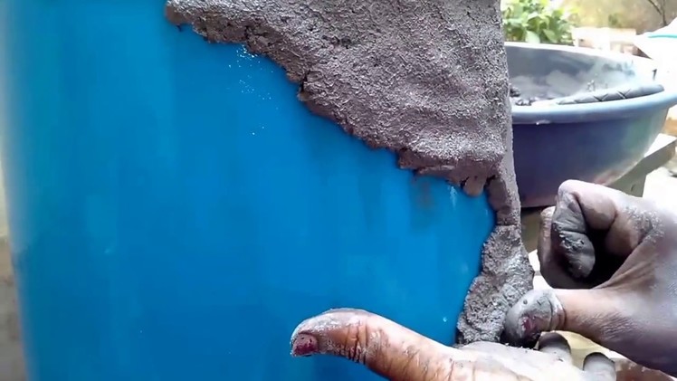 How to make a BIG CEMENT POT with the help of A plastic bucket part 1 in(Hindi and Urdu)