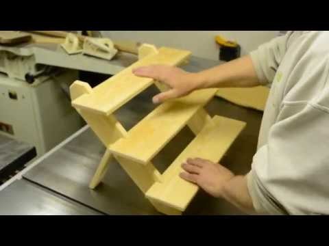 Collapsible display shelves for craft and trade shows or shops.