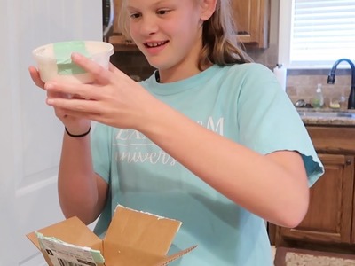 SHE GOT SLIME IN THE MAIL! Can you mail slime?
