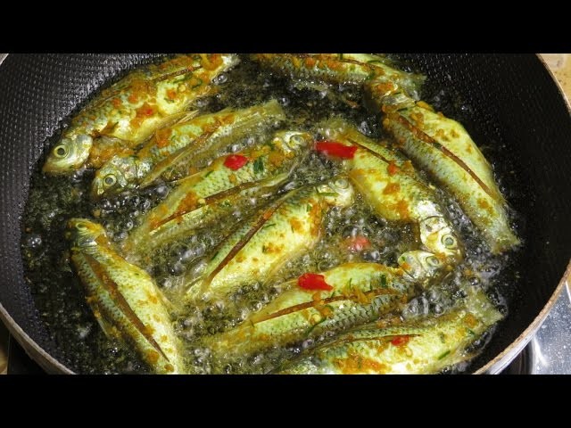 Fried Small Fish Recipe In Cambodia | How To Make Spicy Fried Fish