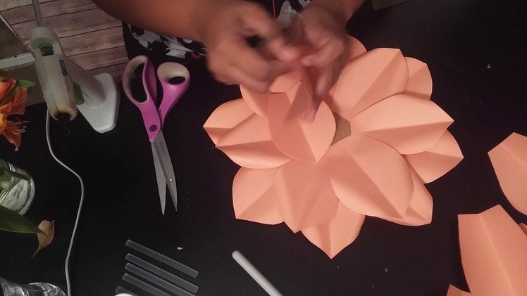 Paper flower tutorial. Flores de papel tutorial. Mame paper flowers